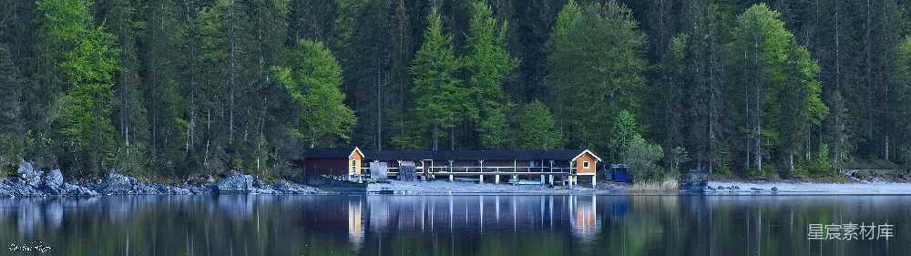 高清摄影 自然风景 宁静 湖边 木屋 森林 湖畔木屋与宁静森林
