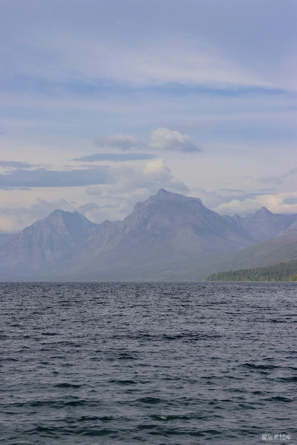 高清摄影 自然风光 山水画 宁静 户外 风景摄影 湖畔的山景