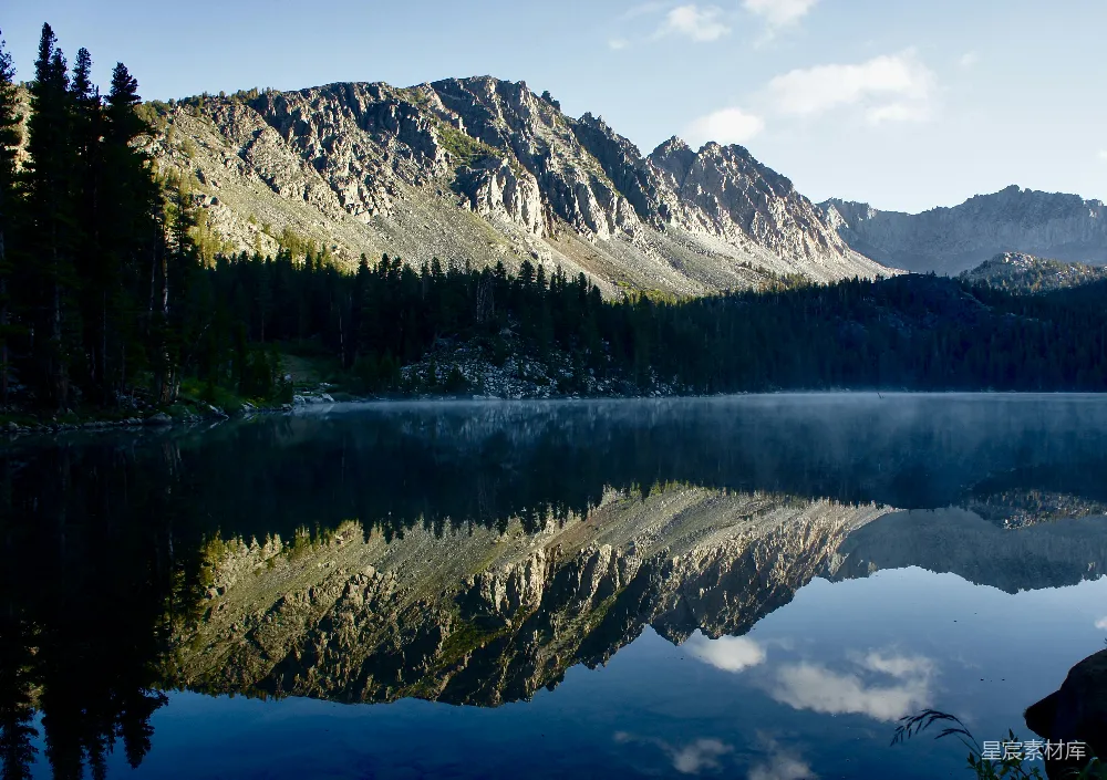 高清摄影 自然风光 宁静 山湖 反射 户外 静谧的湖畔山景