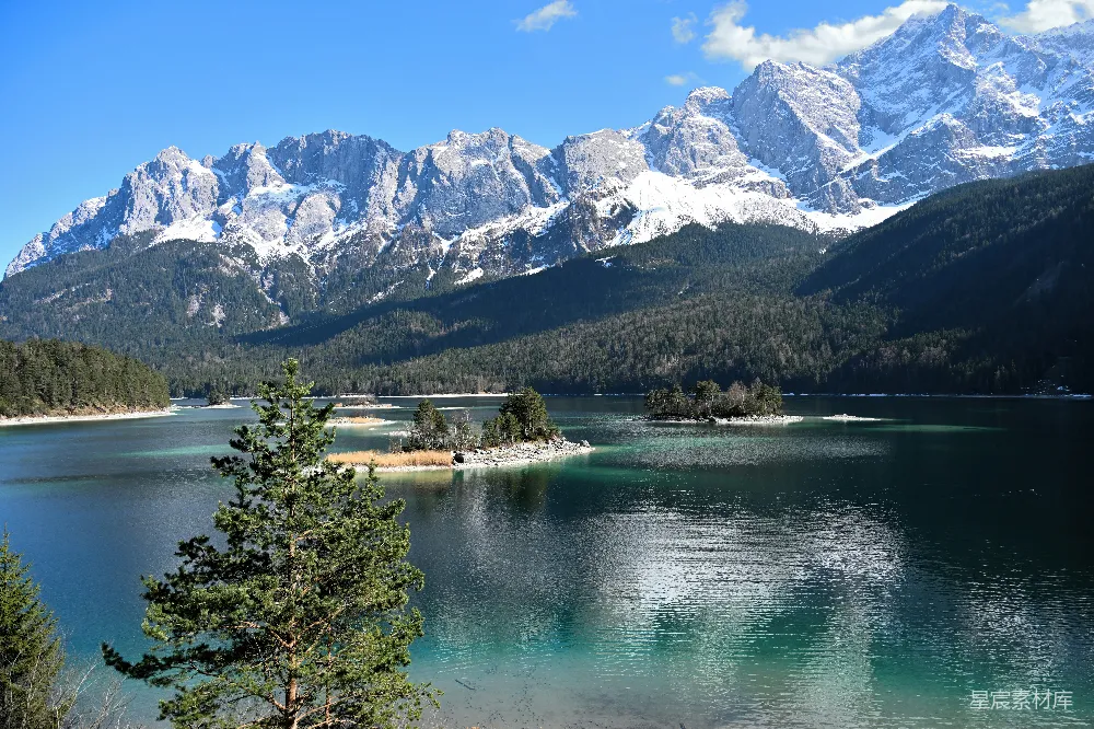 高清摄影 自然风光 阿尔卑斯山脉 湖光山色 冬季风景 户外旅游 阿尔卑斯山脉下的宁静湖景