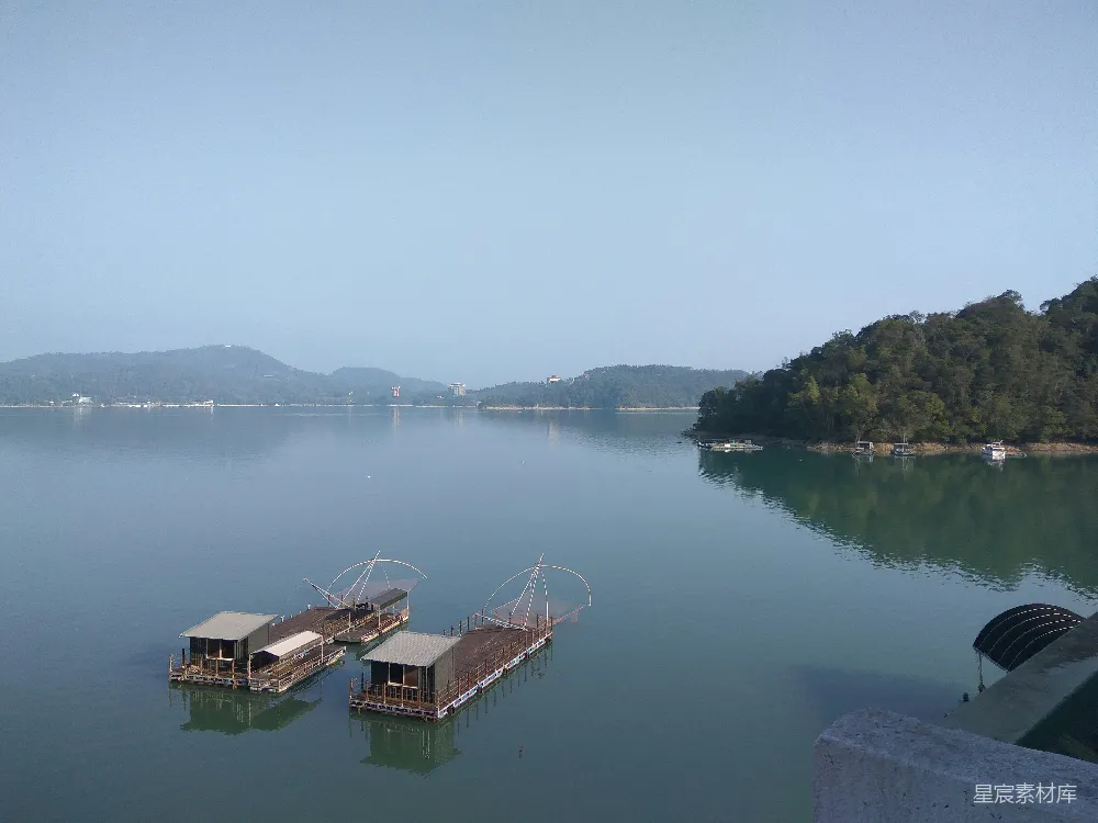 高清摄影 湖泊 宁静 自然 休闲 户外 湖边的静谧时光