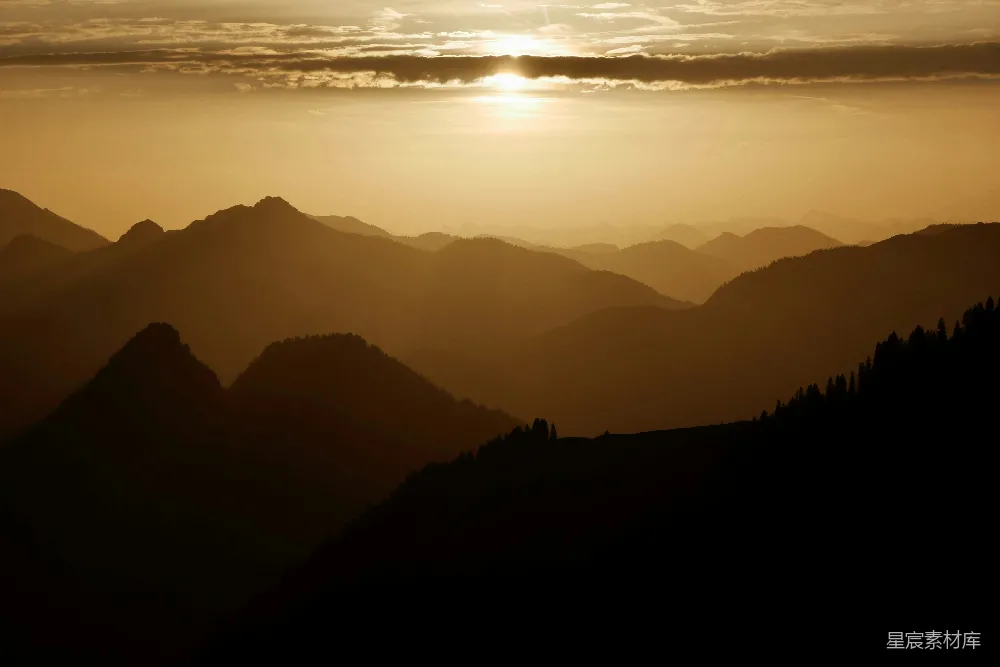 高清摄影 山峦 日落 自然风光 宁静 风景 金色黄昏的山峦