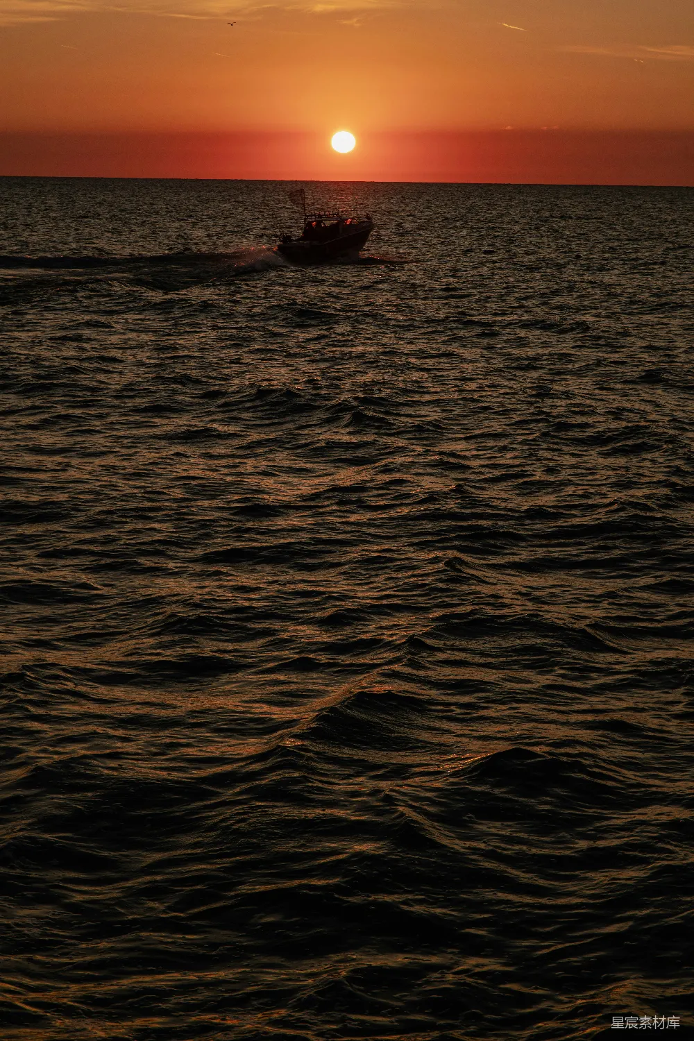 高清摄影 日落 海洋 船只 宁静 自然 日落时分的海上航行