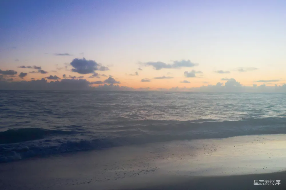 高清摄影 海滩 日出 宁静 自然 旅行 晨曦中的海滩