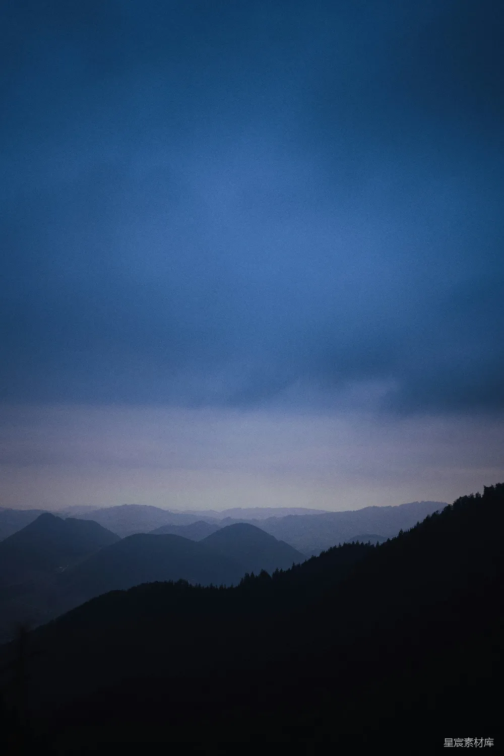 高清摄影 山峦 晨雾 自然风光 宁静 晨曦 晨雾中的山峦