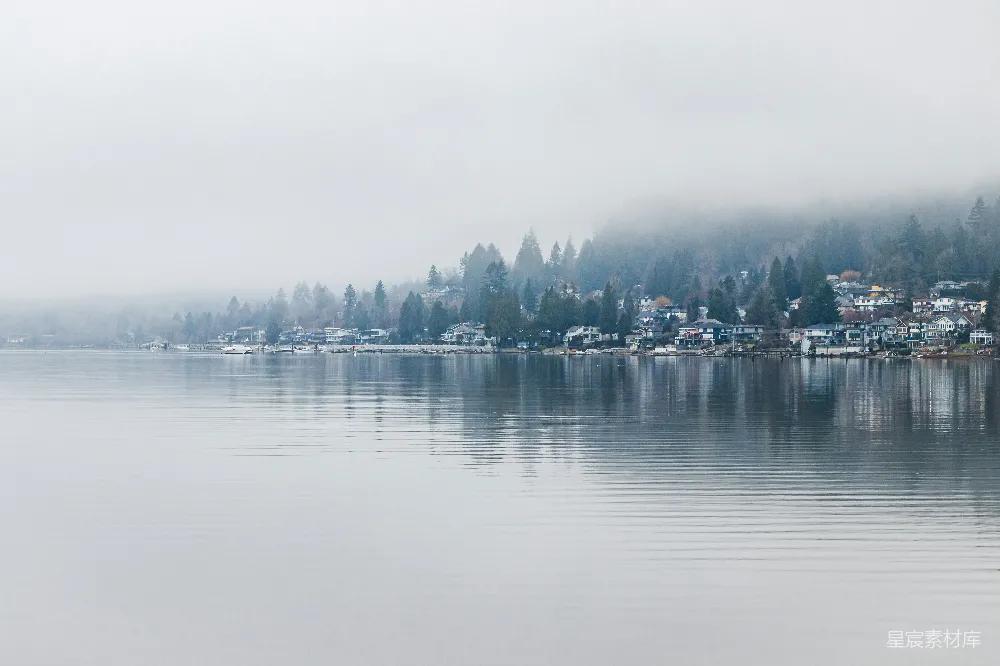 高清摄影 湖畔 雾景 宁静 风景 乡村 湖边小镇的雾中静谧