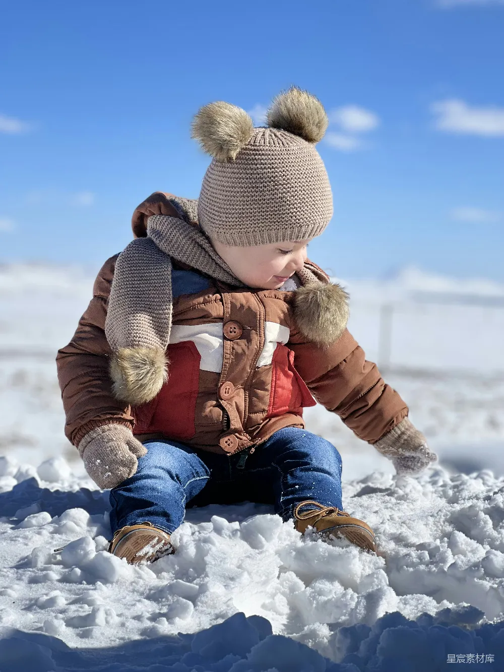 高清摄影 孩子 雪景 冬季 户外活动 欢乐时光 雪地里的童趣时光
