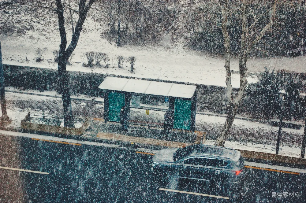 高清摄影 雪景 冬日 公交站 城市 自然 冬日雪景中的公交站