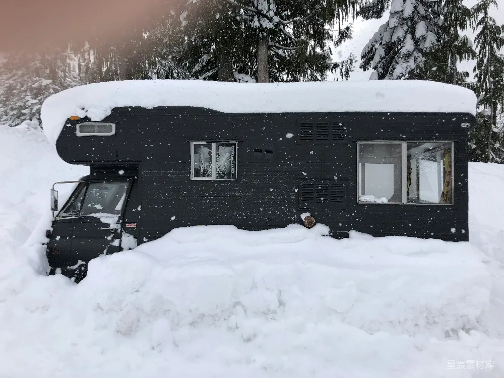 高清摄影 雪地 露营车 冬季 户外 自然 冬日雪地中的露营车