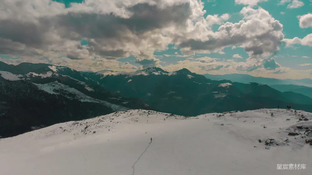 高清摄影 雪景 山脉 孤独 自然 旅行 雪域高原的孤独远行