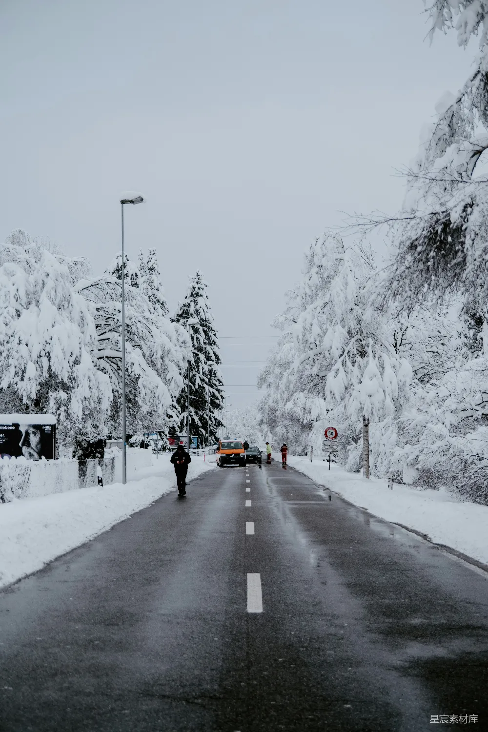 高清摄影 冬季 雪景 公路 自然风光 寒冷 冬日雪景中的公路