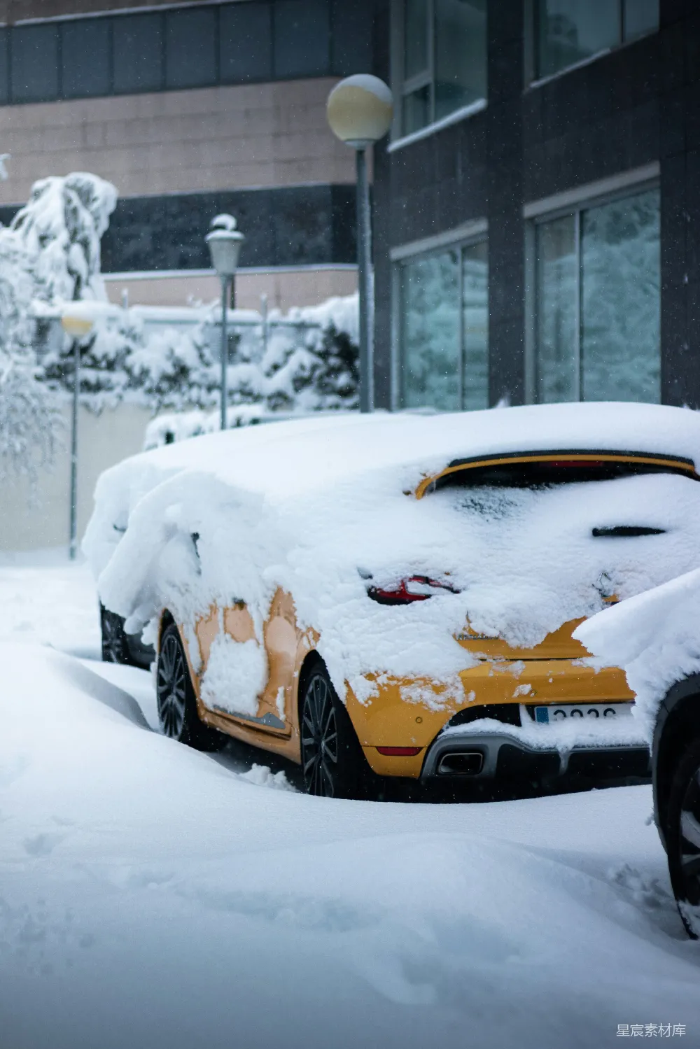 高清摄影 雪景 汽车 冬季 城市 自然 雪中黄车