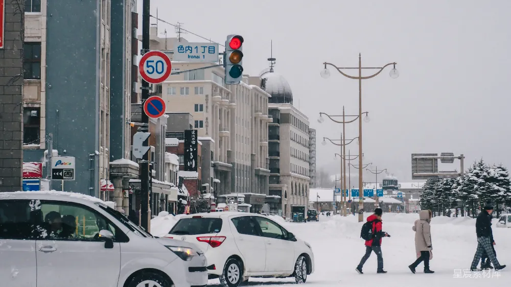 高清摄影 雪景 城市 街道 冬季 交通 冬日雪景中的城市街道