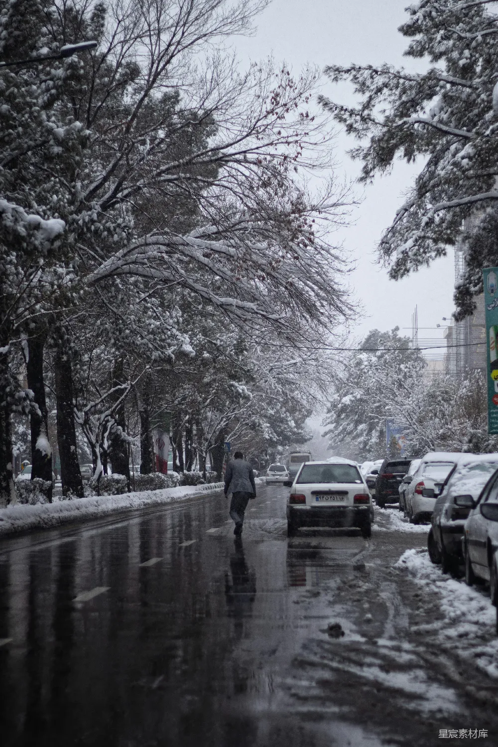 高清摄影 雪景 城市 冬季 街道 人行 雪后街道上的行人