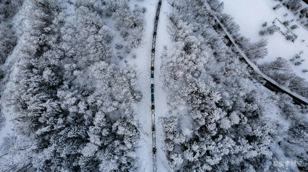 高清摄影 雪景 火车 航拍 冬季 自然 雪景中的火车