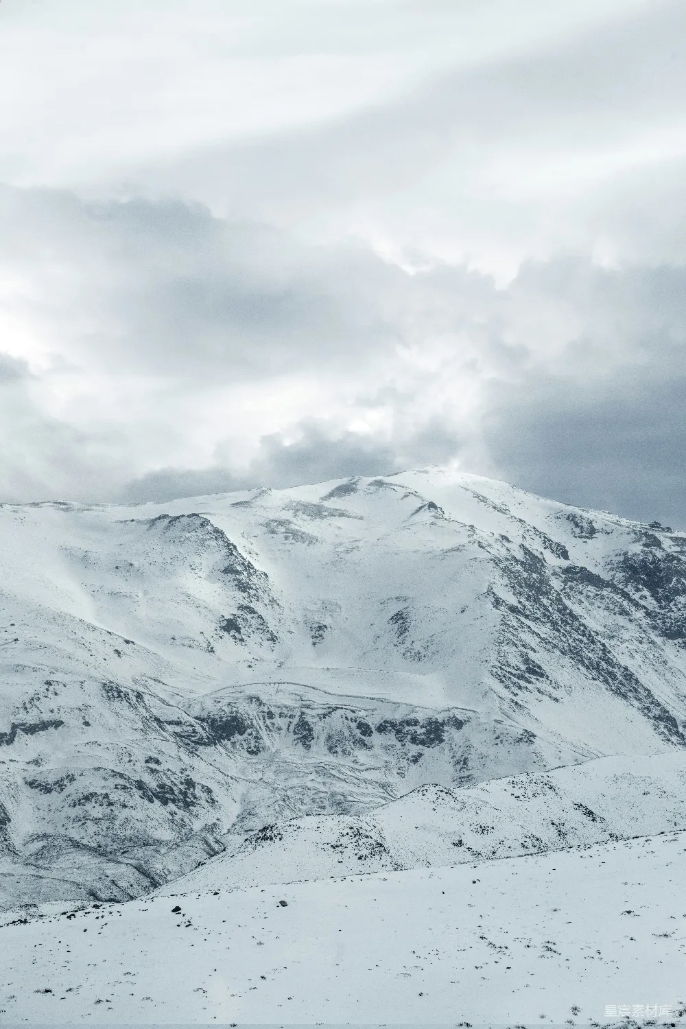 高清摄影 雪景 山脉 自然风光 寒冷 户外 雪覆盖的山脉
