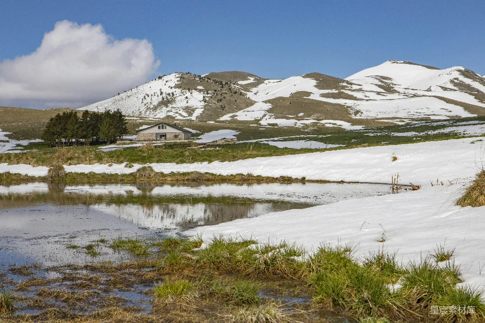 高清摄影 雪山 湖泊 自然风景 宁静 户外 雪山下的静谧湖畔