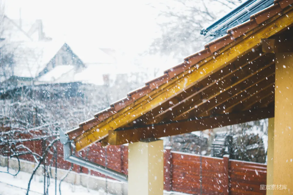 高清摄影 雪景 屋檐 冬日 自然风光 宁静 雪中屋檐