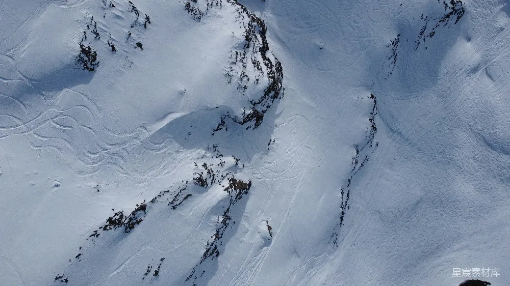 高清摄影 雪山 滑雪 冬季 航拍 自然 冬季雪山俯瞰图