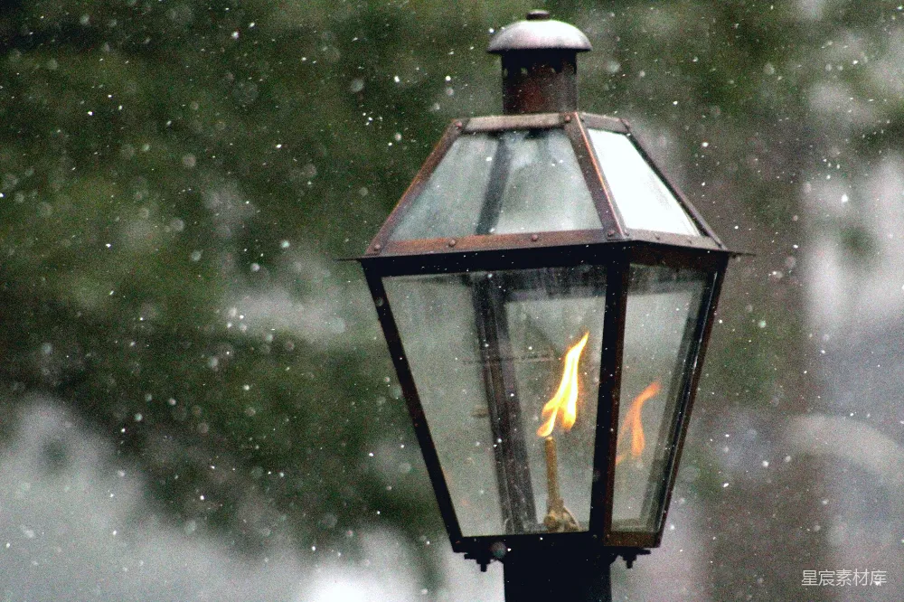 高清摄影 雪景 复古路灯 灯火 冬日 怀旧 雪夜中的复古路灯