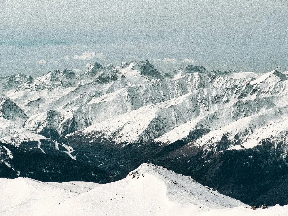 高清摄影 雪山 自然风光 冬季景观 户外探险 自然美景 雪覆盖的壮丽山脉