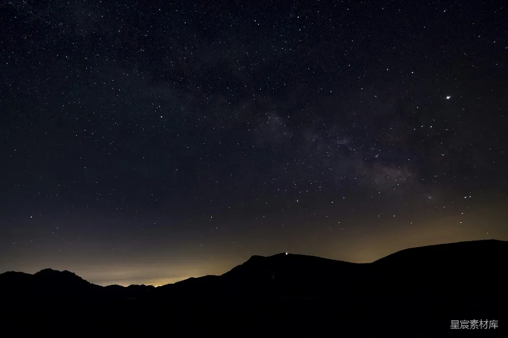 高清摄影 夜空 山脉 星空 宁静 自然 夜空下的山脉