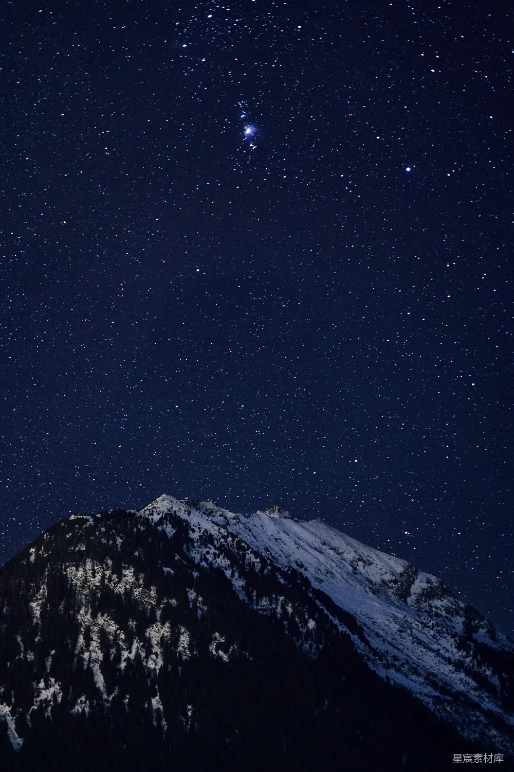 高清摄影 星空 雪山 自然 宁静 夜晚 雪山下的星空