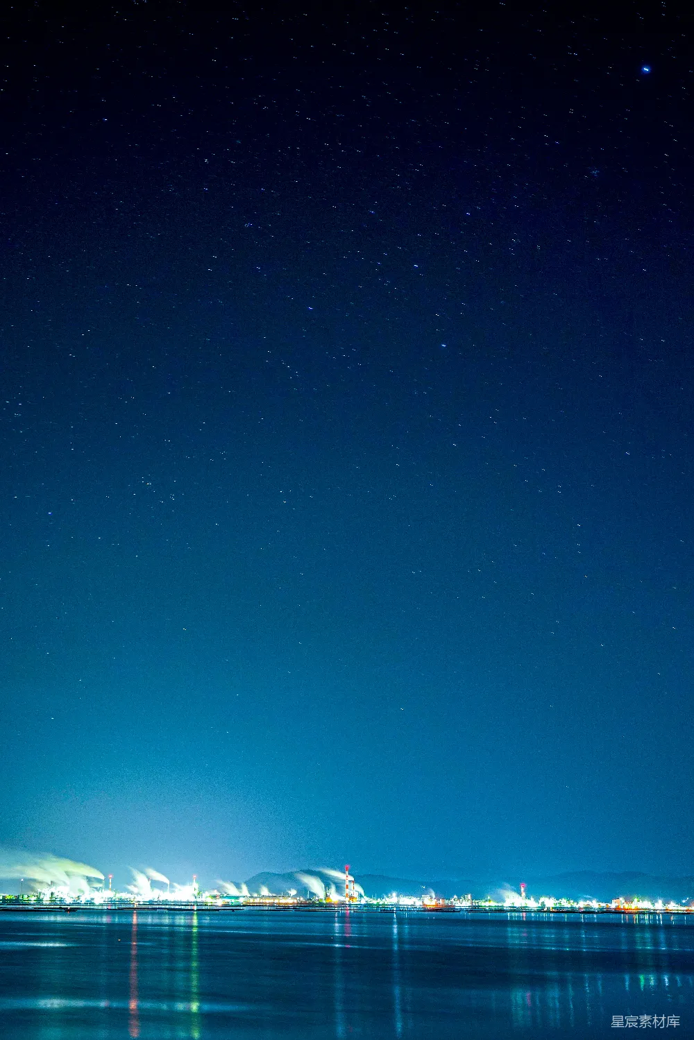 高清摄影 工业 夜景 星空 城市 宁静 工业夜景下的星空