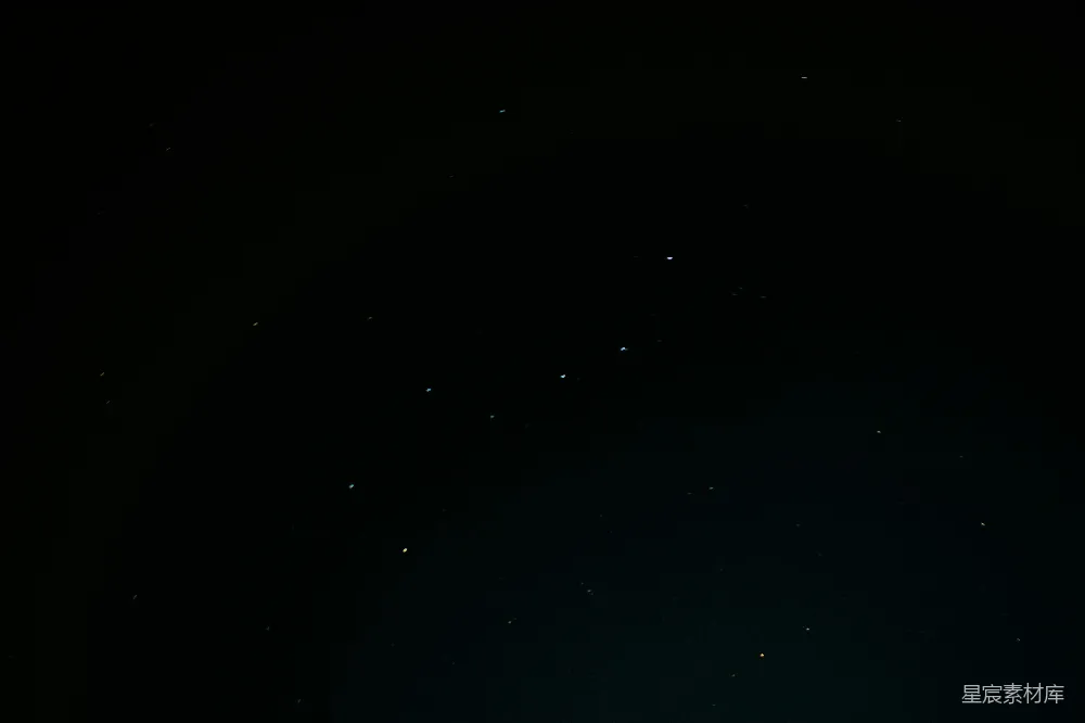高清摄影 夜空 微光 宁静 星空 黑暗 夜空中闪烁的微光