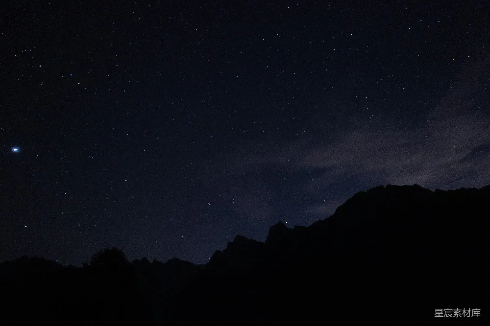 高清摄影 夜空 星河 山峦 宁静 自然 寂静的夜空与山峦剪影