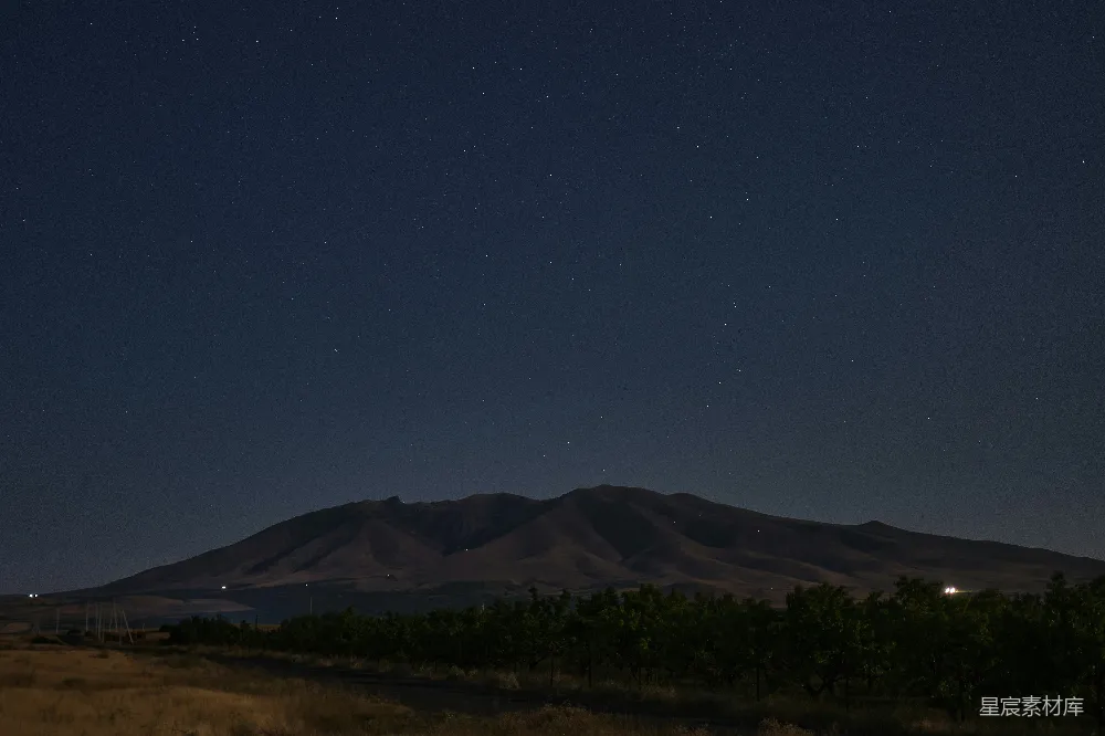 高清摄影 夜景 山脉 星空 自然风光 宁静 夜空下的山脉