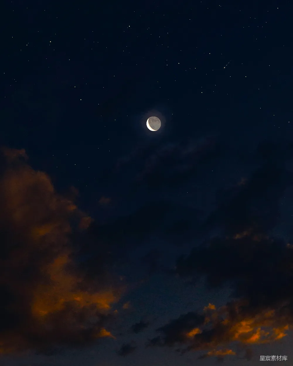 高清摄影 夜空 新月 流星 宁静 自然 夜空中的新月与流星