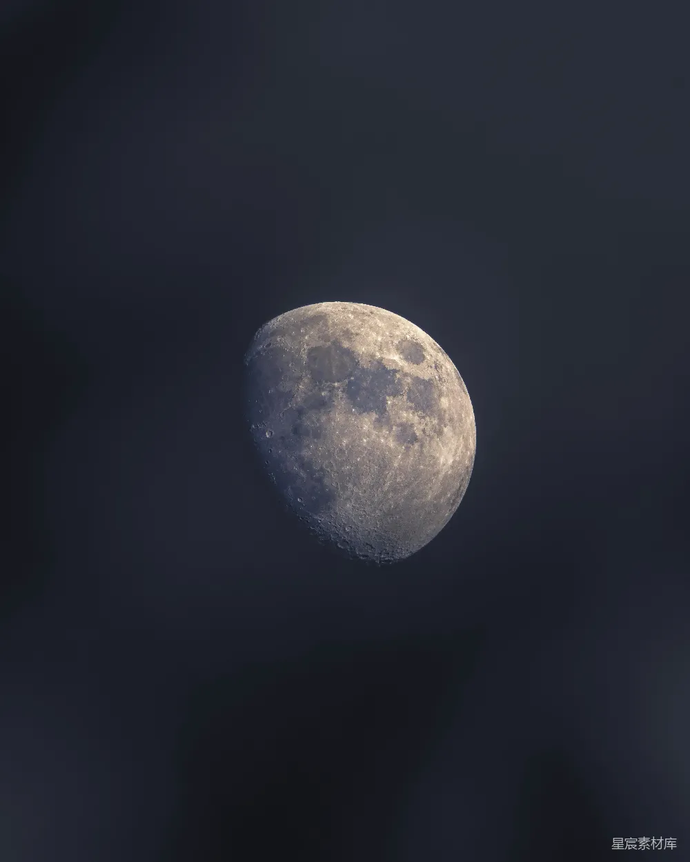 高清摄影 月亮 夜景 自然 宁静 摄影 夜空中的半轮明月