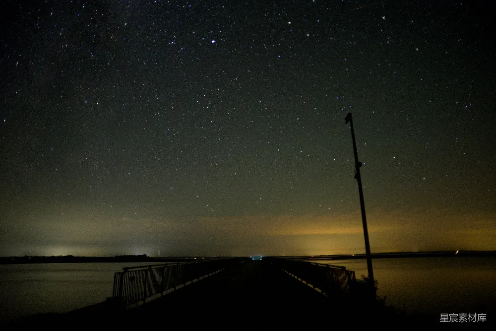 高清摄影 夜景 桥梁 星空 宁静 自然 夜幕下的宁静桥梁