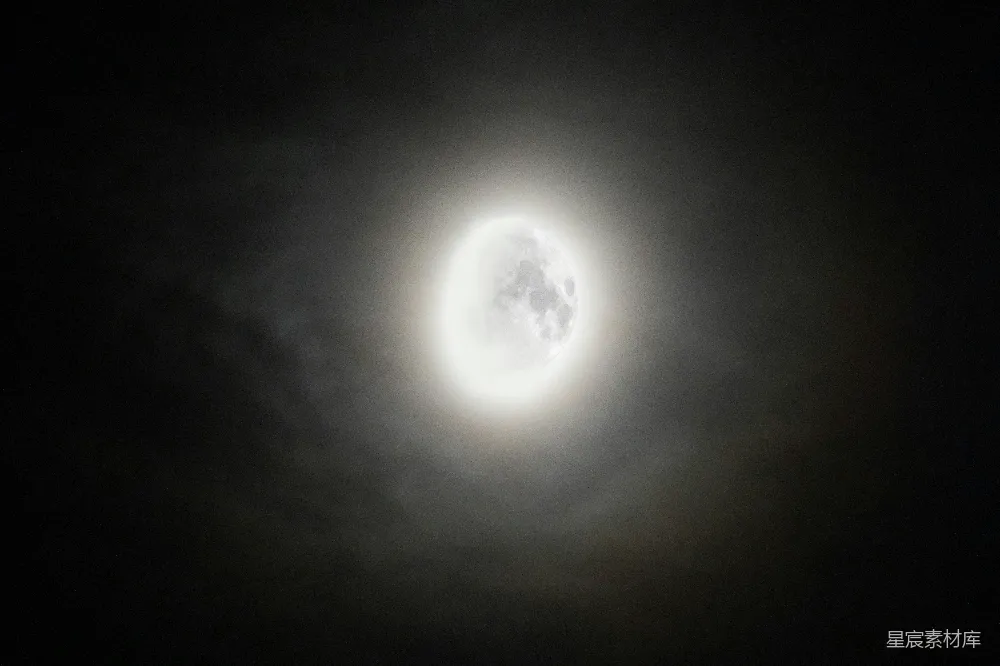 高清摄影 月亮 夜空 自然 宁静 浪漫 朦胧月光