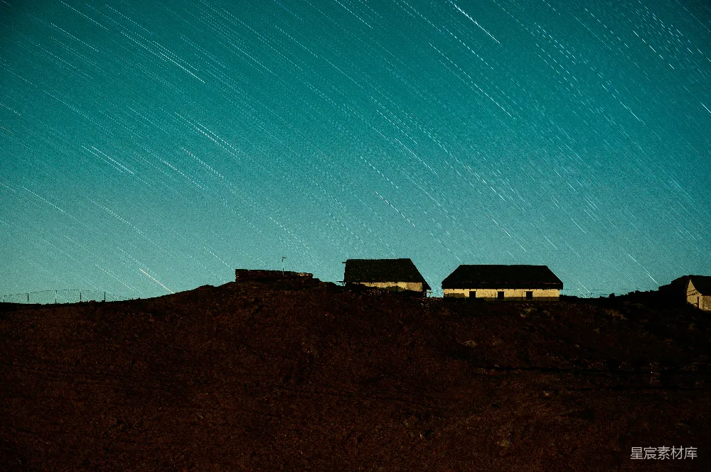 高清摄影 星空 夜景 摄影 宁静 自然 星轨下的小屋