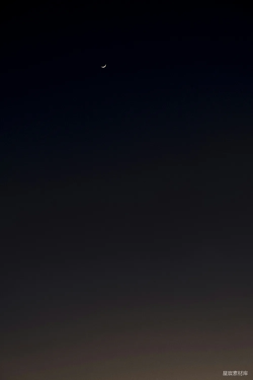 高清摄影 夜空 新月 宁静 自然 天空 夜空中的新月