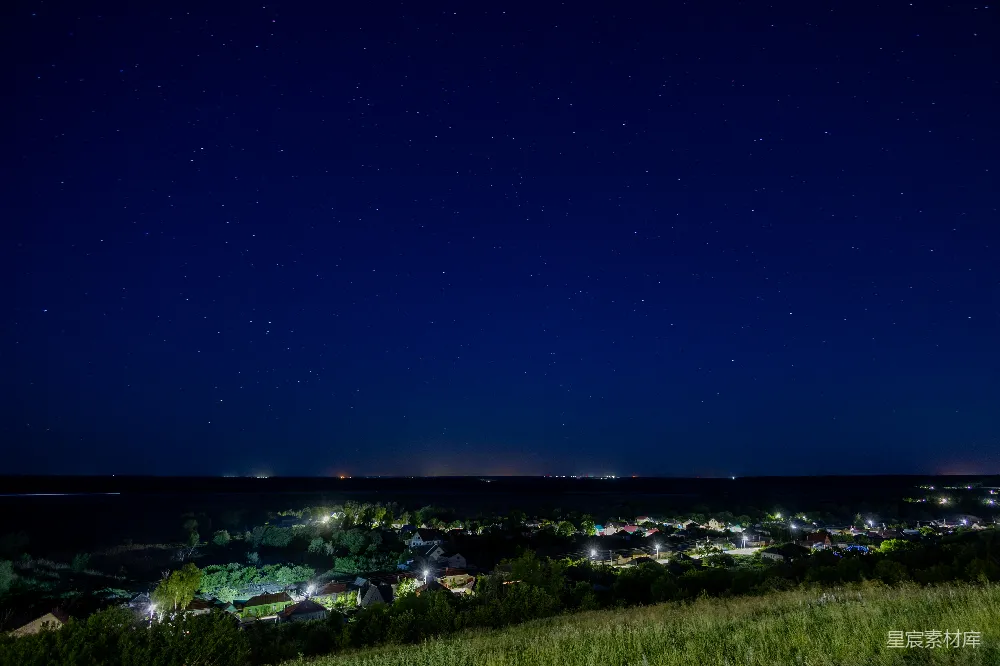 高清摄影 乡村 夜景 星空 宁静 自然 乡村夜景下的星空