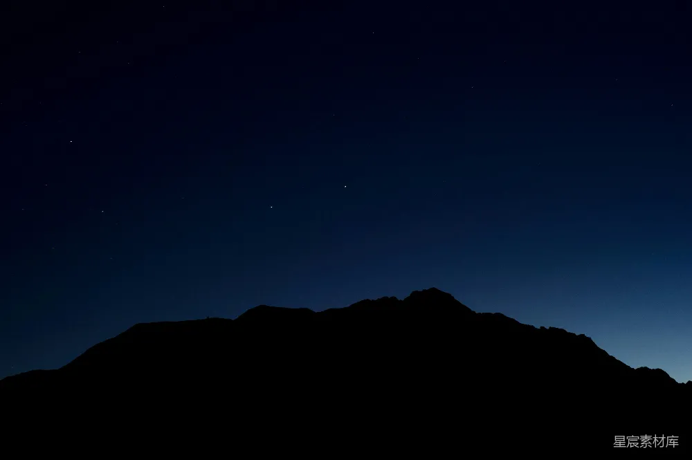 高清摄影 夜景 星空 山脉 自然 宁静 夜空下的山峰轮廓