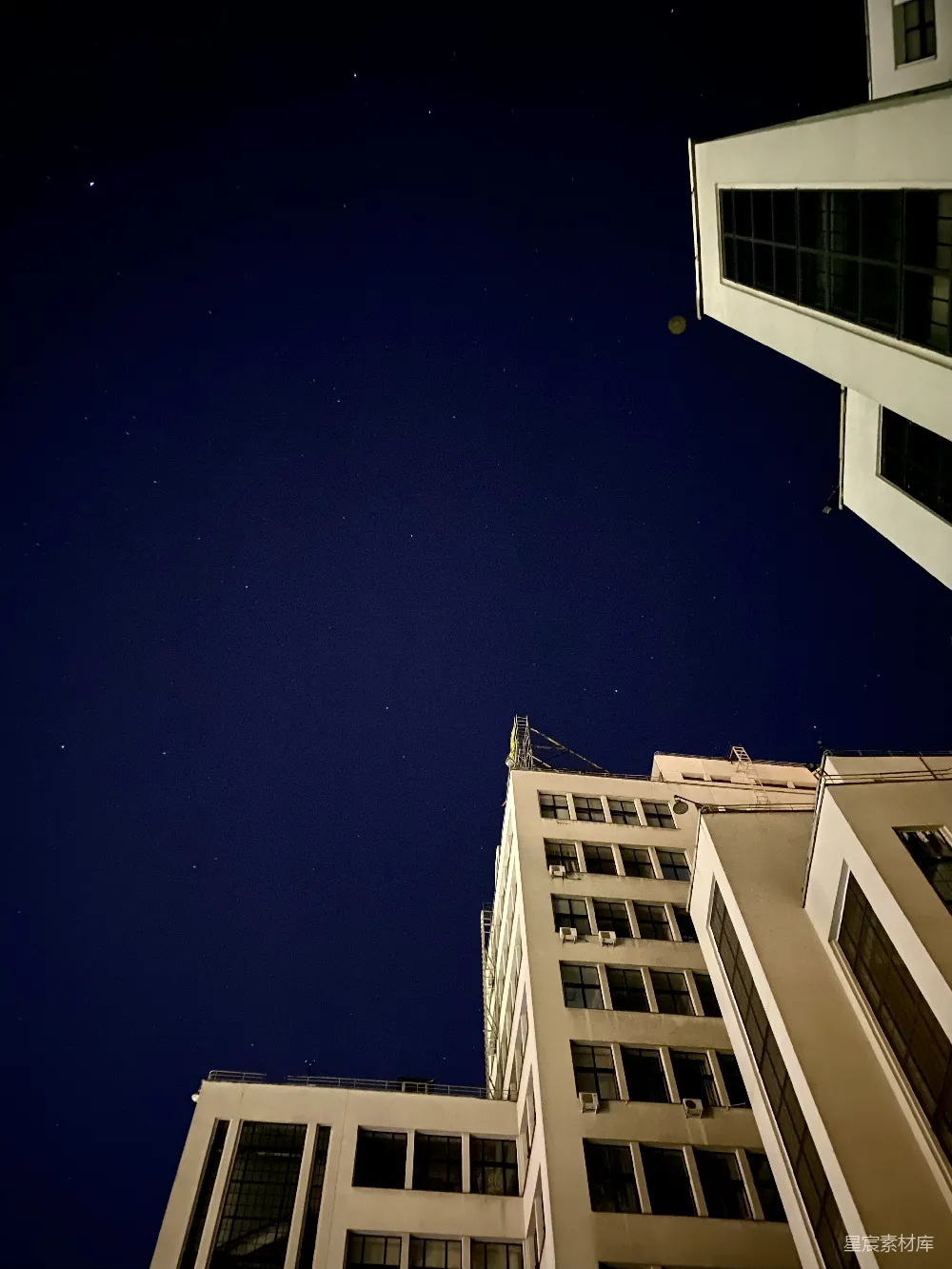 高清摄影 城市 夜景 建筑 星空 宁静 城市夜景中的建筑与星空