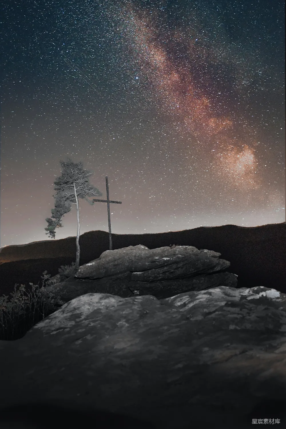 高清摄影 夜景 星空 自然 信仰 宁静 夜空下的十字架