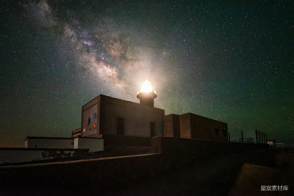 高清摄影 灯塔 夜景 星空 自然美景 宁静 星河下的灯塔