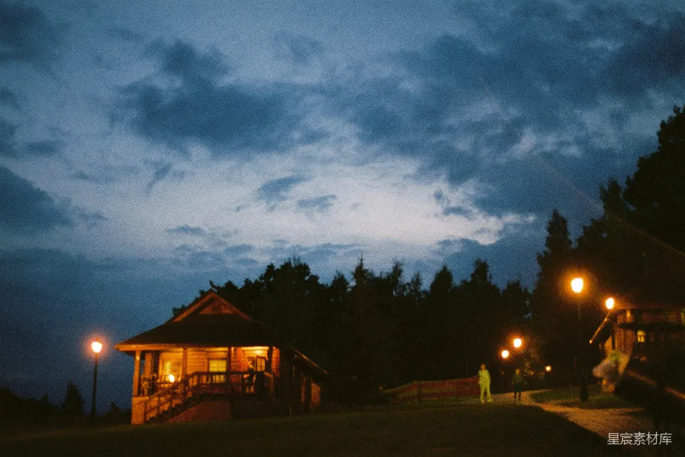 高清摄影 夜景 乡村 小屋 灯光 宁静 夜幕下的小屋与灯光