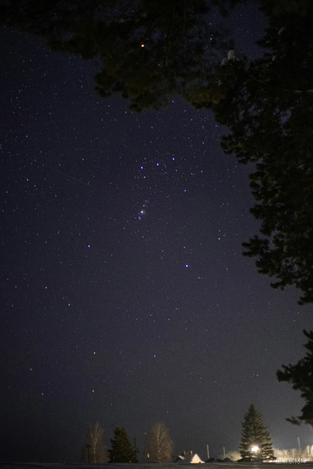 高清摄影 夜晚 星空 自然 户外 宁静 夜空下的帐篷与繁星