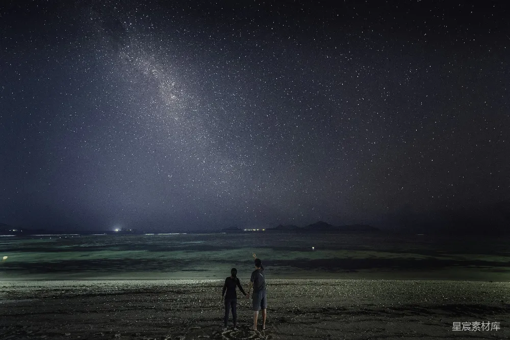 高清摄影 夜空 情侣 浪漫 自然美景 星空 夜空下的浪漫散步