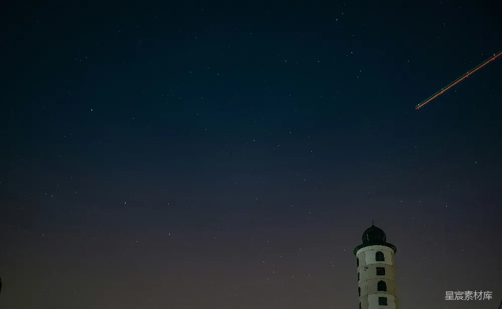 高清摄影 夜空 灯塔 星空 静谧 自然 夜空下的灯塔