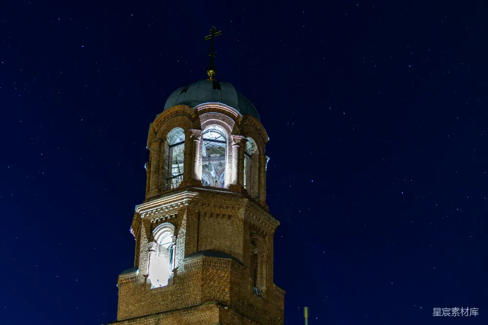 高清摄影 夜景 宗教 建筑 星夜 历史 夜空下的教堂钟楼