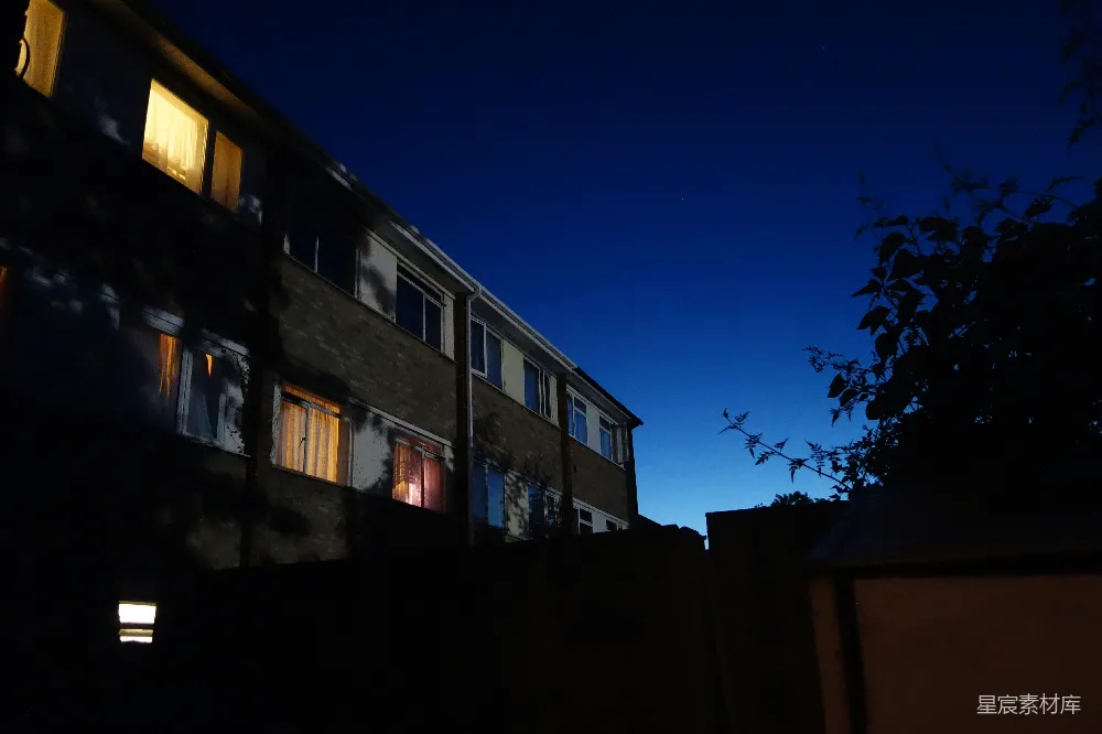 高清摄影 夜景 住宅 星空 宁静 城市 夜幕下的住宅与星空