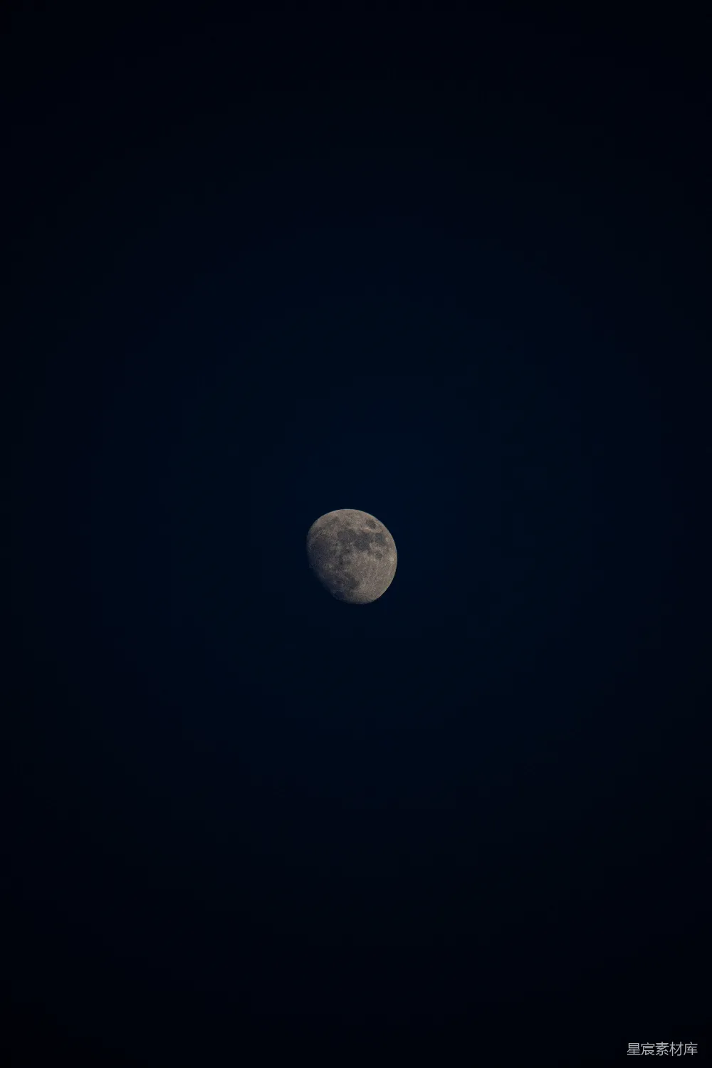 高清摄影 月亮 夜景 宁静 自然 天体 夜空中的一轮明月