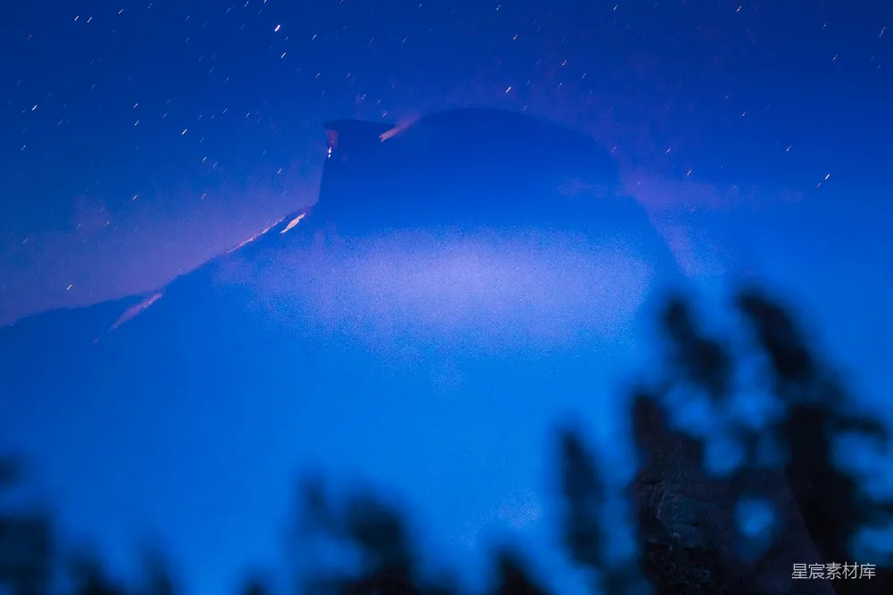 高清摄影 火山 夜景 星空 自然风光 宁静 夜空下的火山